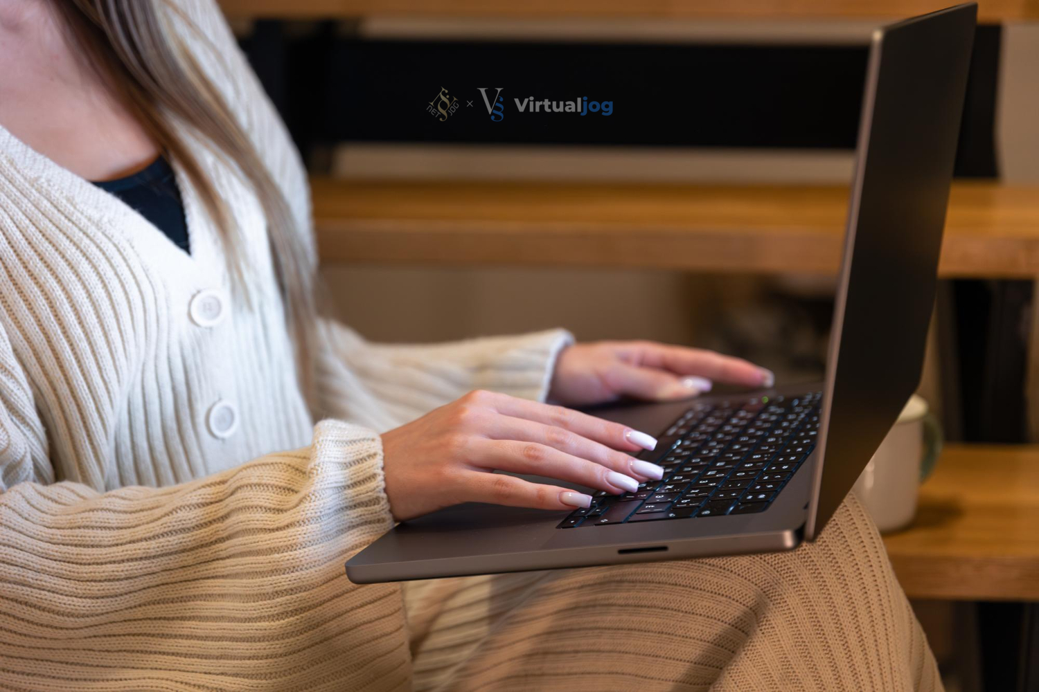 naprakész ÁSZF és GDPR dokumentumok kezelése webshop számára laptopon